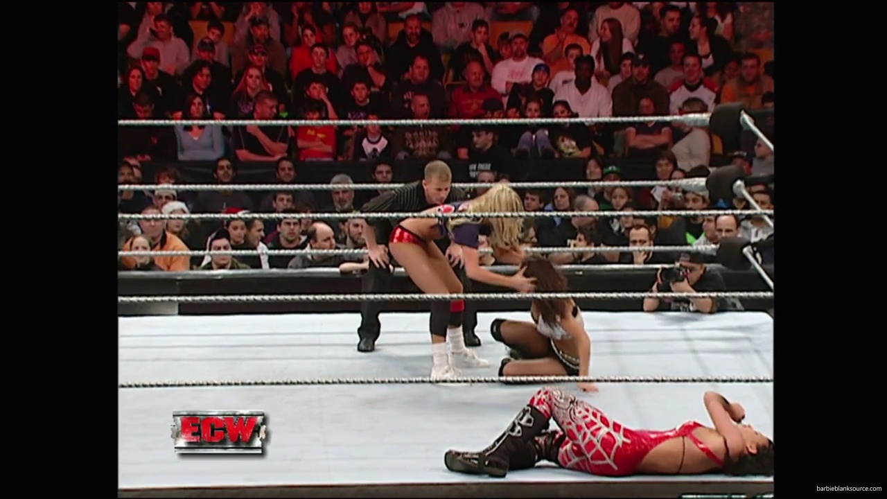 WWE_ECW_12_11_07_Kelly_vs_Layla_Victoria_mp42567.jpg