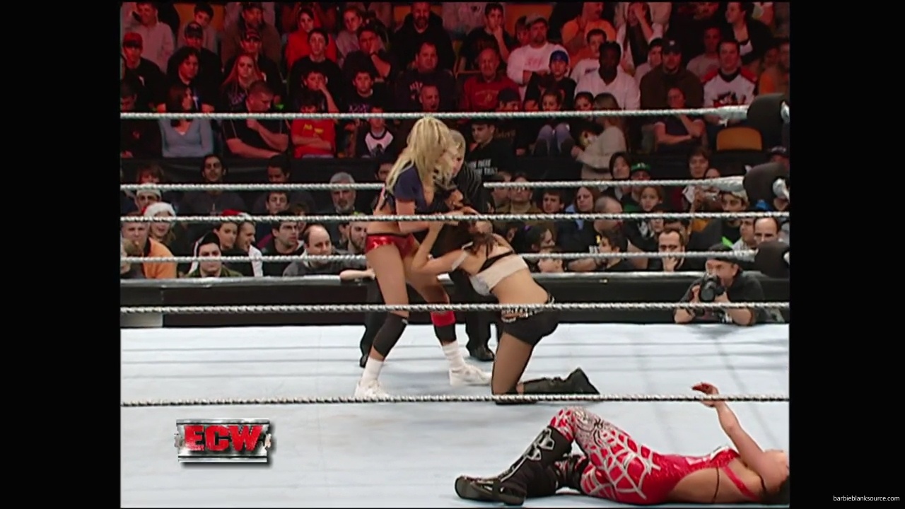 WWE_ECW_12_11_07_Kelly_vs_Layla_Victoria_mp42568.jpg