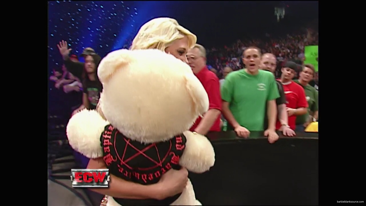 WWE_ECW_10_02_07_Kelly_Segment_mp40012.jpg