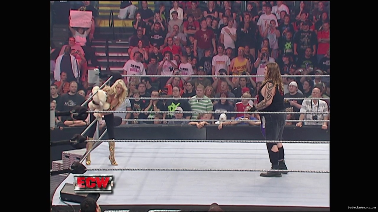 WWE_ECW_10_02_07_Kelly_Segment_mp40019.jpg