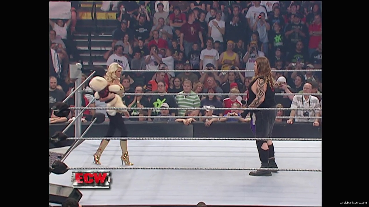 WWE_ECW_10_02_07_Kelly_Segment_mp40020.jpg