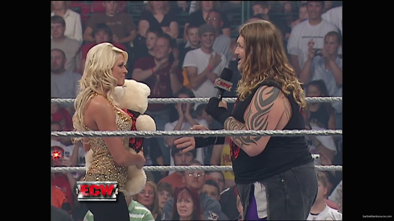 WWE_ECW_10_02_07_Kelly_Segment_mp40031.jpg