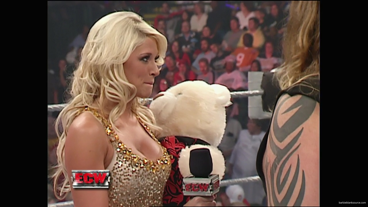 WWE_ECW_10_02_07_Kelly_Segment_mp40049.jpg