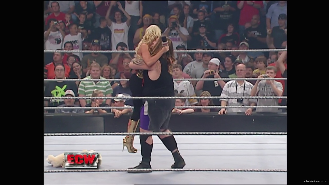 WWE_ECW_10_02_07_Kelly_Segment_mp40060.jpg