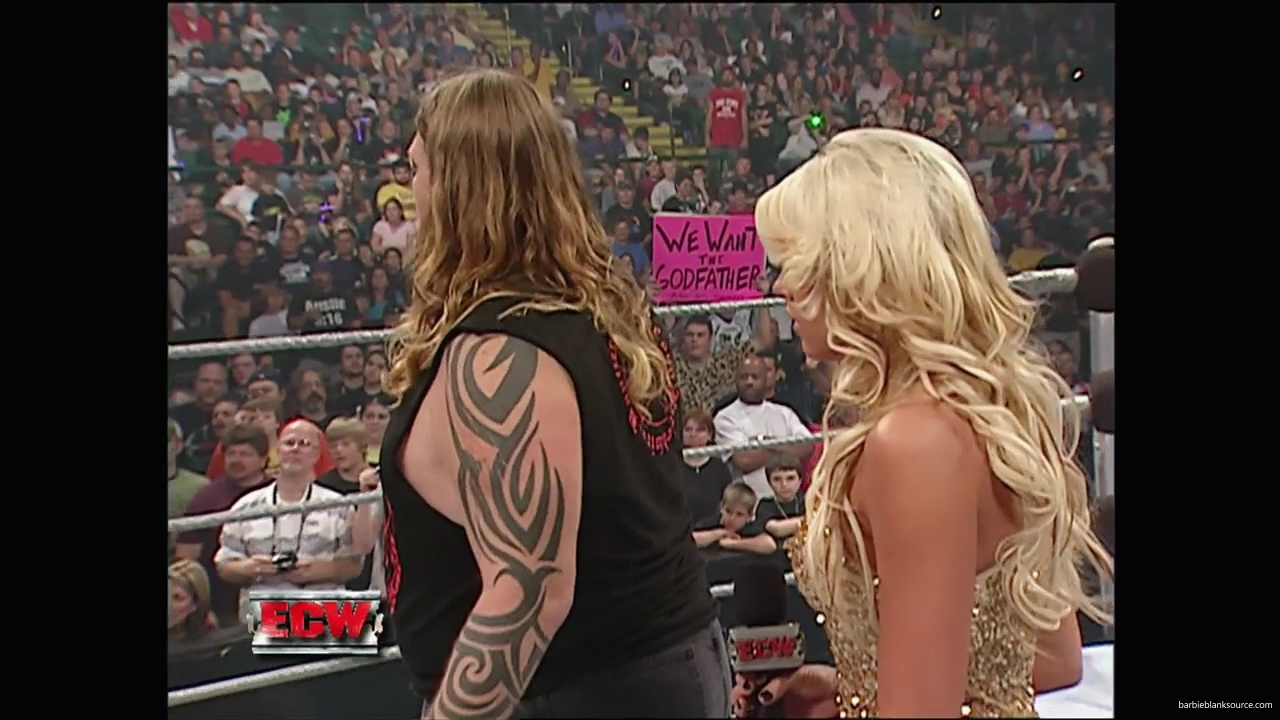 WWE_ECW_10_02_07_Kelly_Segment_mp40094.jpg