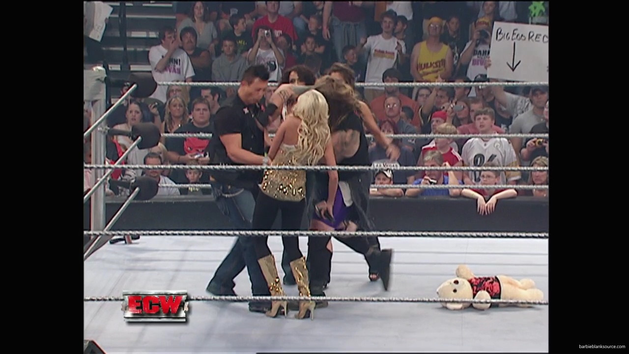 WWE_ECW_10_02_07_Kelly_Segment_mp40110.jpg