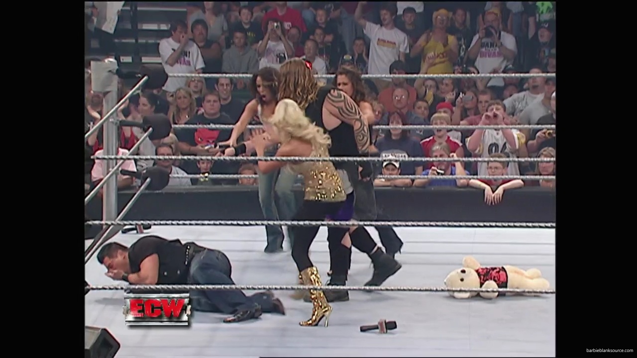 WWE_ECW_10_02_07_Kelly_Segment_mp40112.jpg