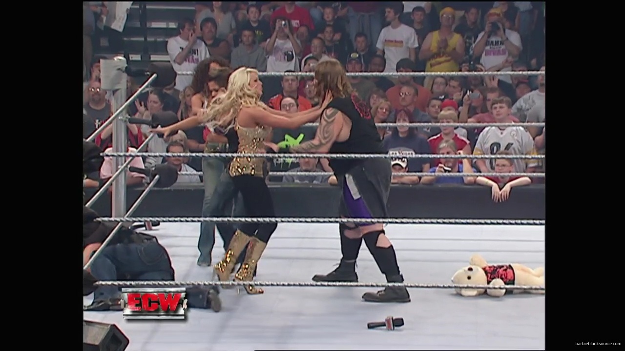 WWE_ECW_10_02_07_Kelly_Segment_mp40113.jpg