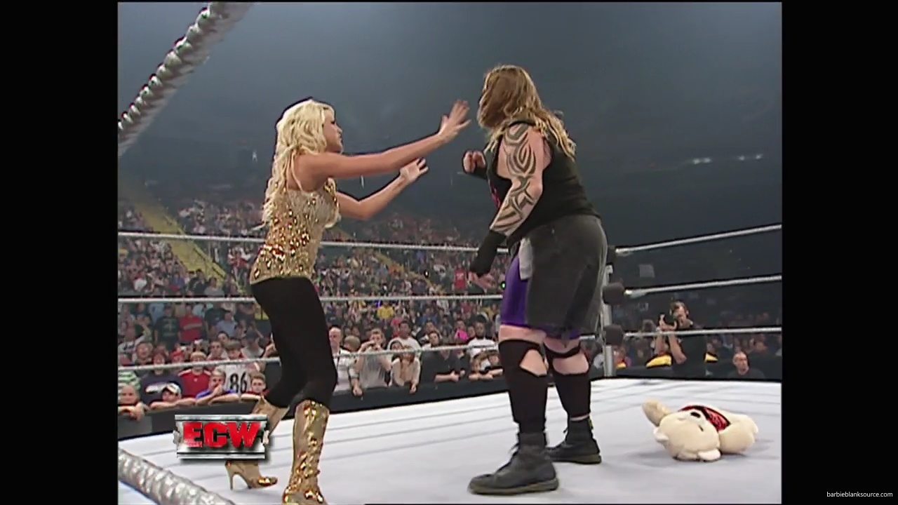 WWE_ECW_10_02_07_Kelly_Segment_mp40120.jpg