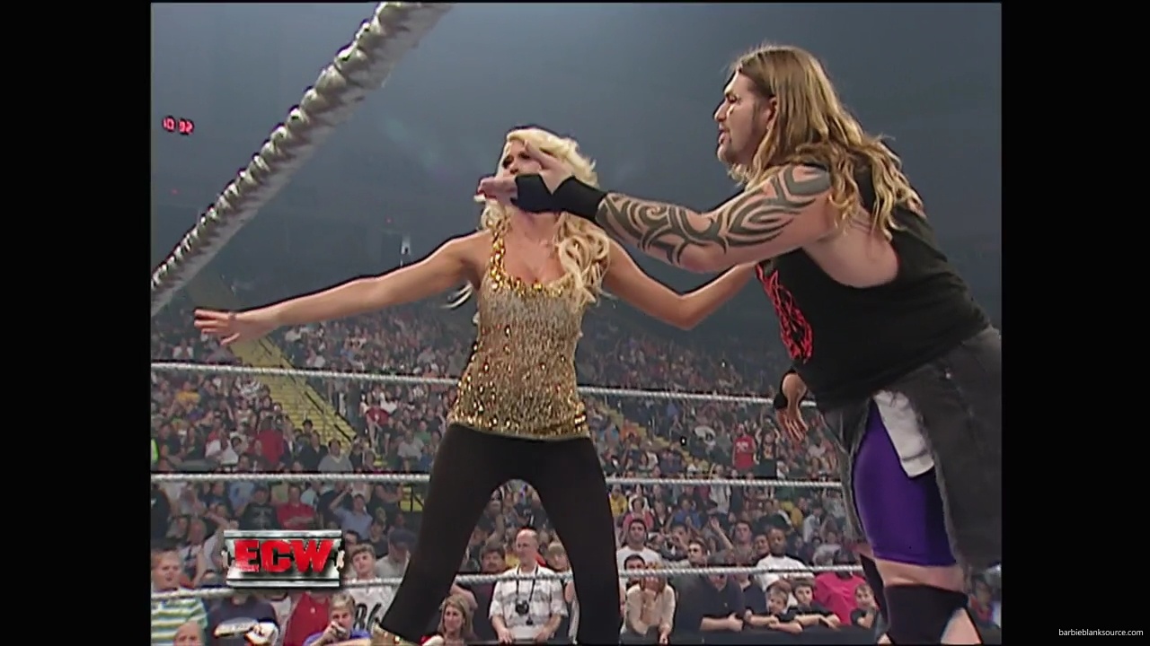 WWE_ECW_10_02_07_Kelly_Segment_mp40125.jpg