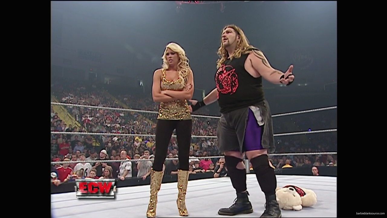 WWE_ECW_10_02_07_Kelly_Segment_mp40155.jpg