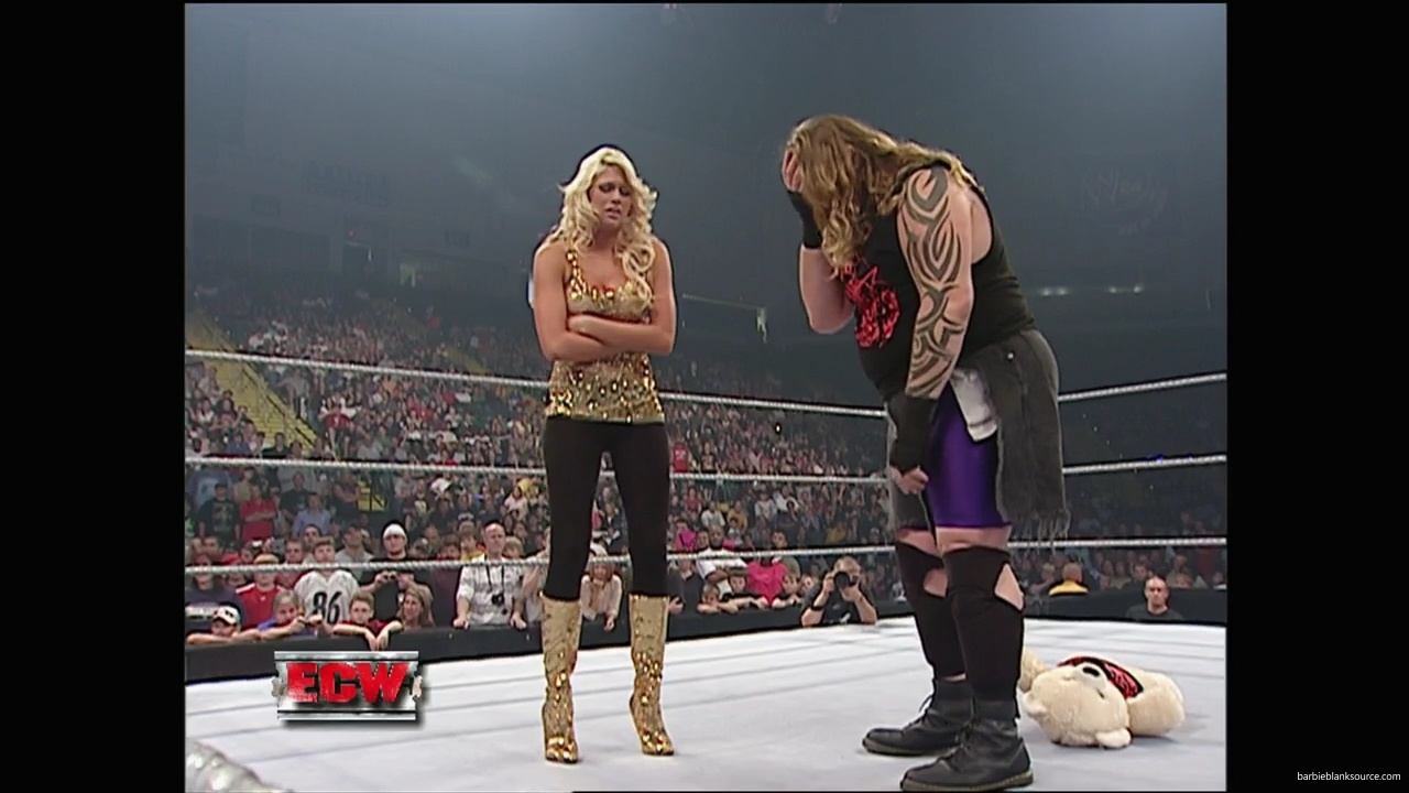 WWE_ECW_10_02_07_Kelly_Segment_mp40176.jpg