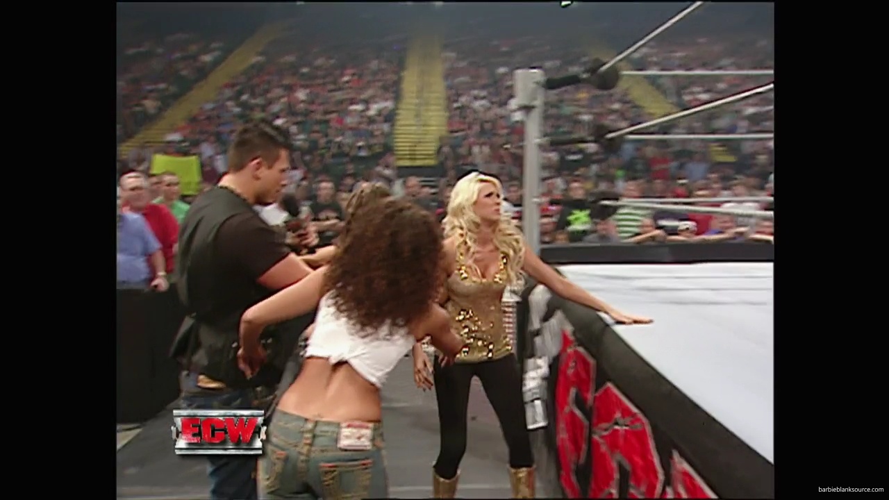 WWE_ECW_10_02_07_Kelly_Segment_mp40195.jpg