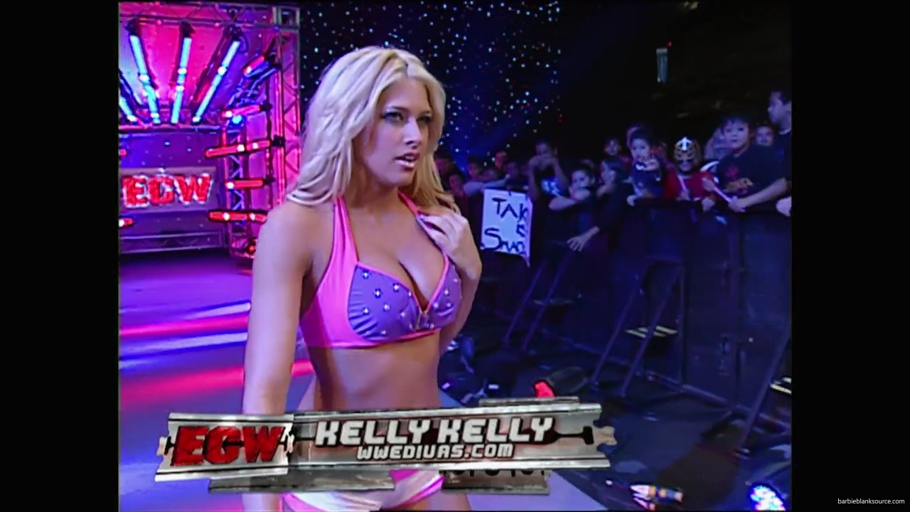 WWE_ECW_11_06_07_Kelly_vs_Layla_mp40895.jpg