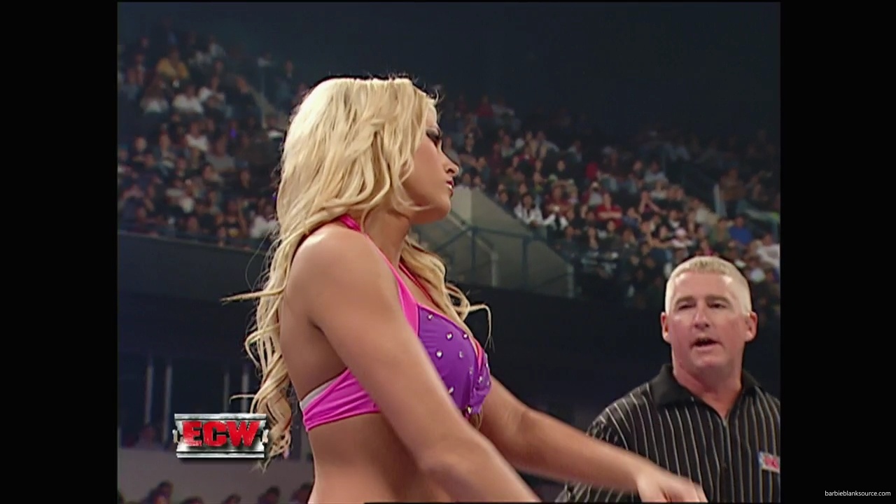 WWE_ECW_11_06_07_Kelly_vs_Layla_mp40932.jpg