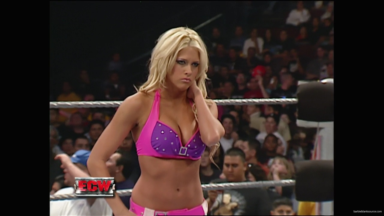 WWE_ECW_11_06_07_Kelly_vs_Layla_mp40942.jpg