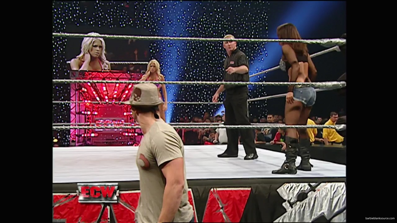 WWE_ECW_11_06_07_Kelly_vs_Layla_mp40956.jpg