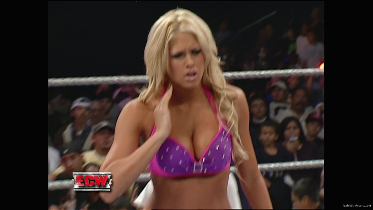 WWE_ECW_11_06_07_Kelly_vs_Layla_mp40958.jpg