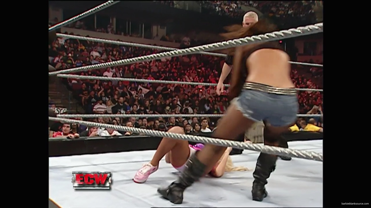 WWE_ECW_11_06_07_Kelly_vs_Layla_mp40995.jpg