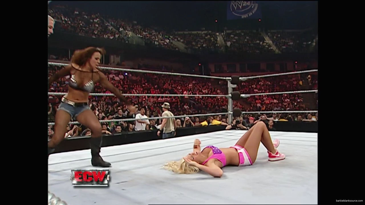 WWE_ECW_11_06_07_Kelly_vs_Layla_mp41011.jpg