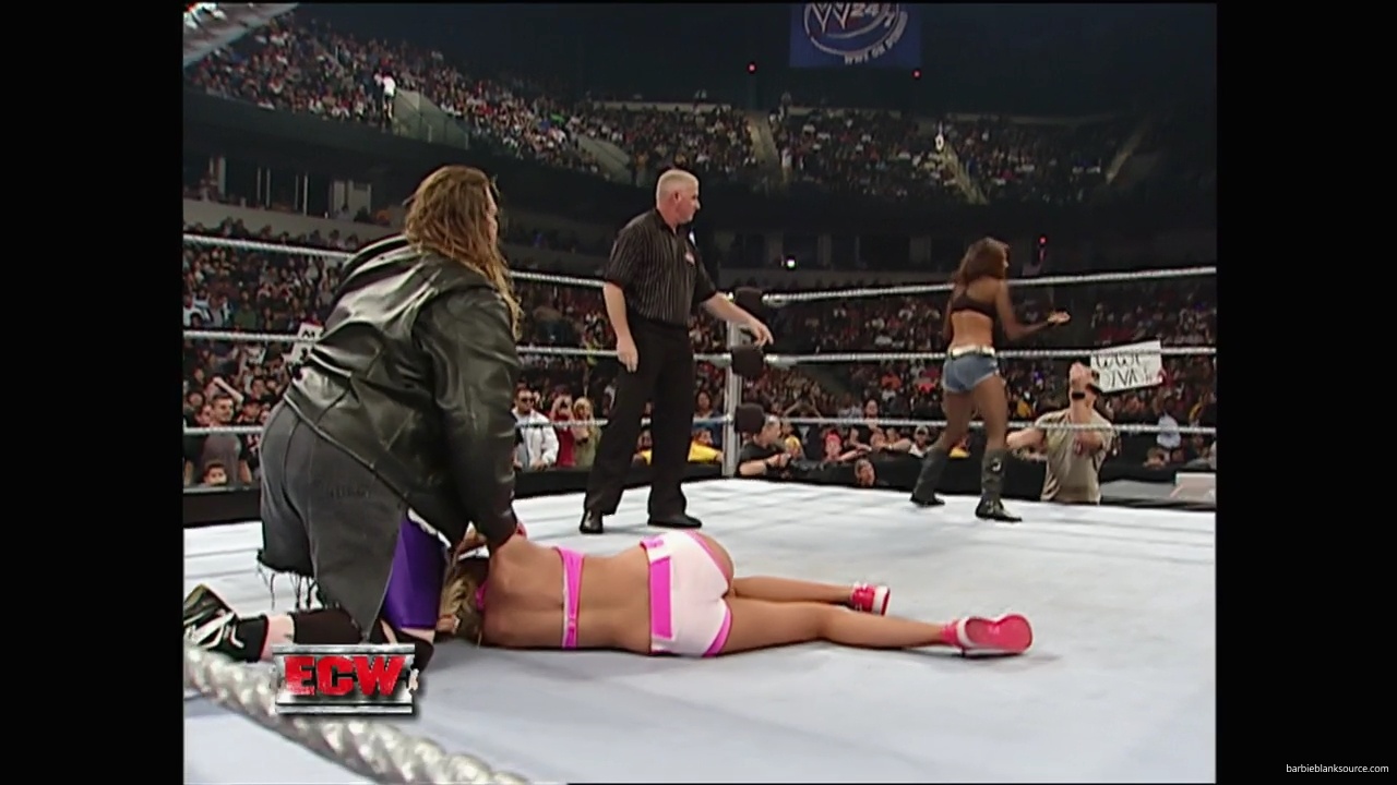 WWE_ECW_11_06_07_Kelly_vs_Layla_mp41027.jpg
