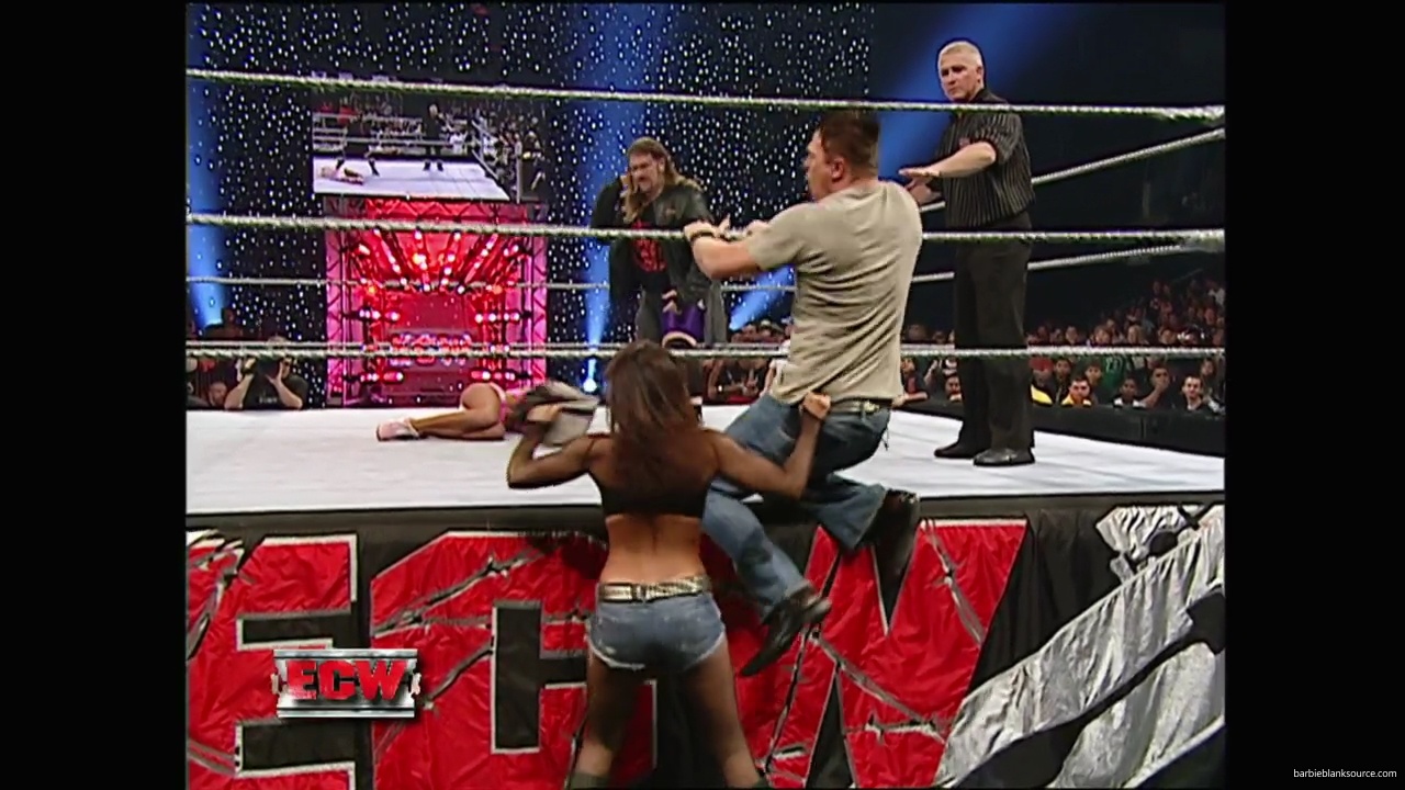 WWE_ECW_11_06_07_Kelly_vs_Layla_mp41048.jpg