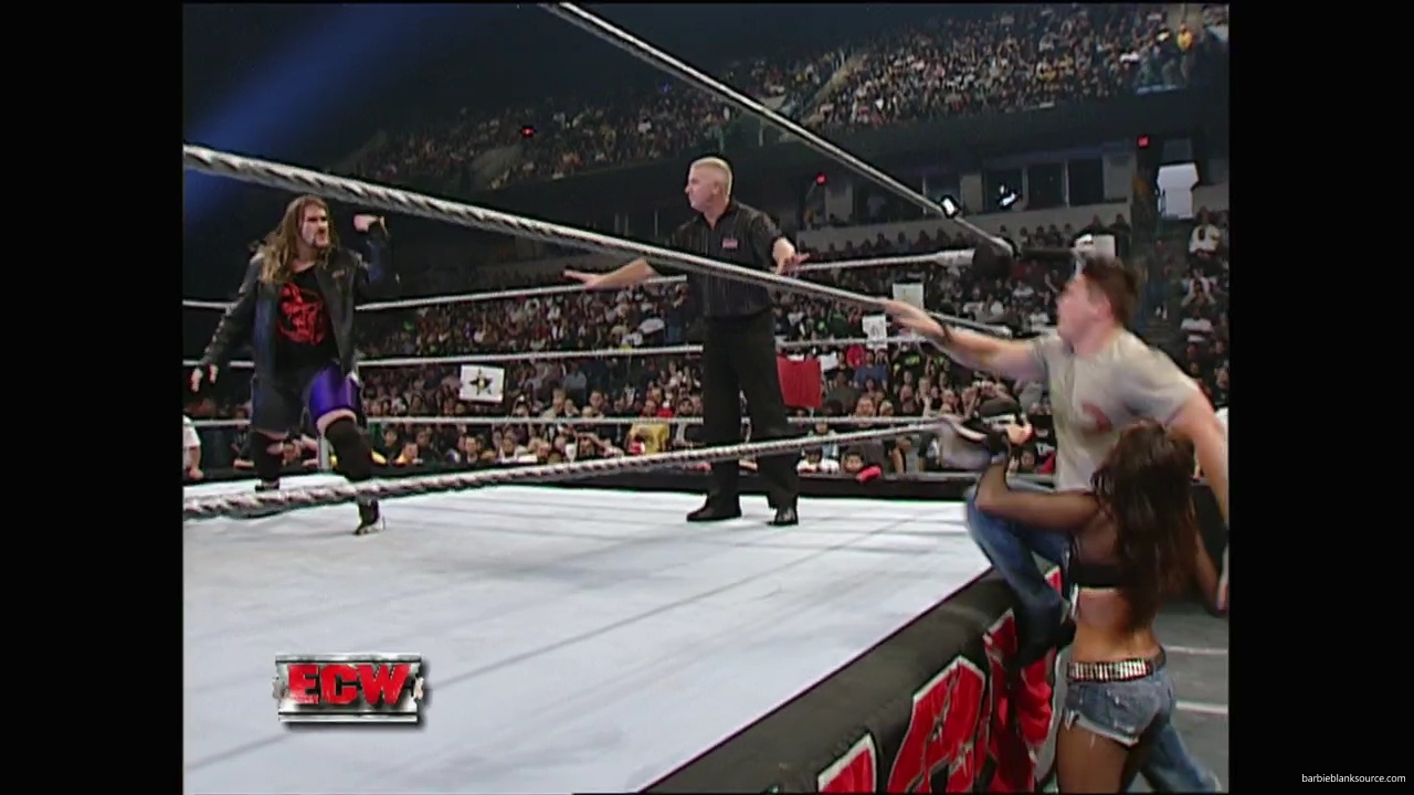 WWE_ECW_11_06_07_Kelly_vs_Layla_mp41049.jpg