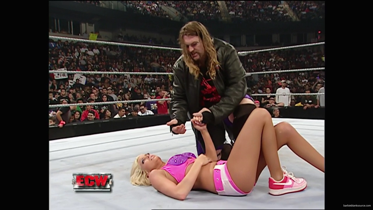 WWE_ECW_11_06_07_Kelly_vs_Layla_mp41080.jpg