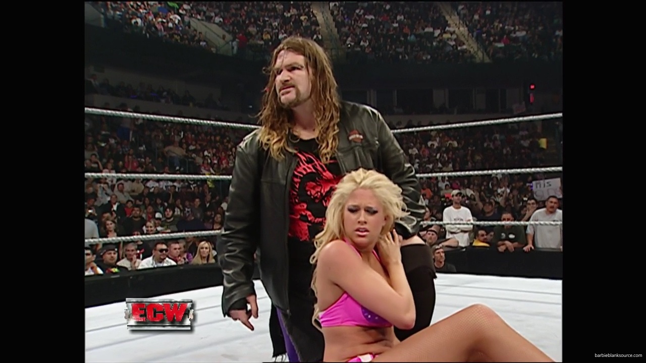 WWE_ECW_11_06_07_Kelly_vs_Layla_mp41090.jpg