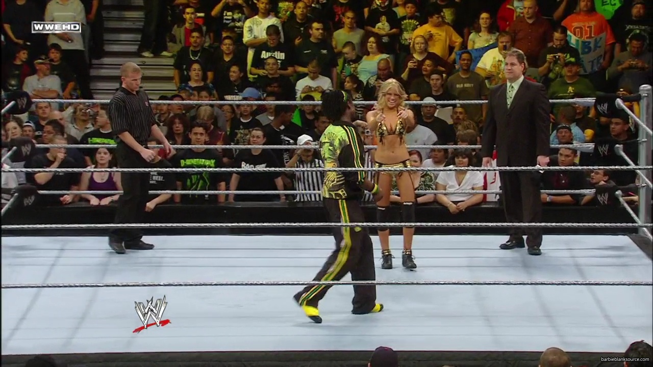 WWE_ECW_02_26_08_Kelly_Kofi_vs_Layla_Santino_mp42047.jpg