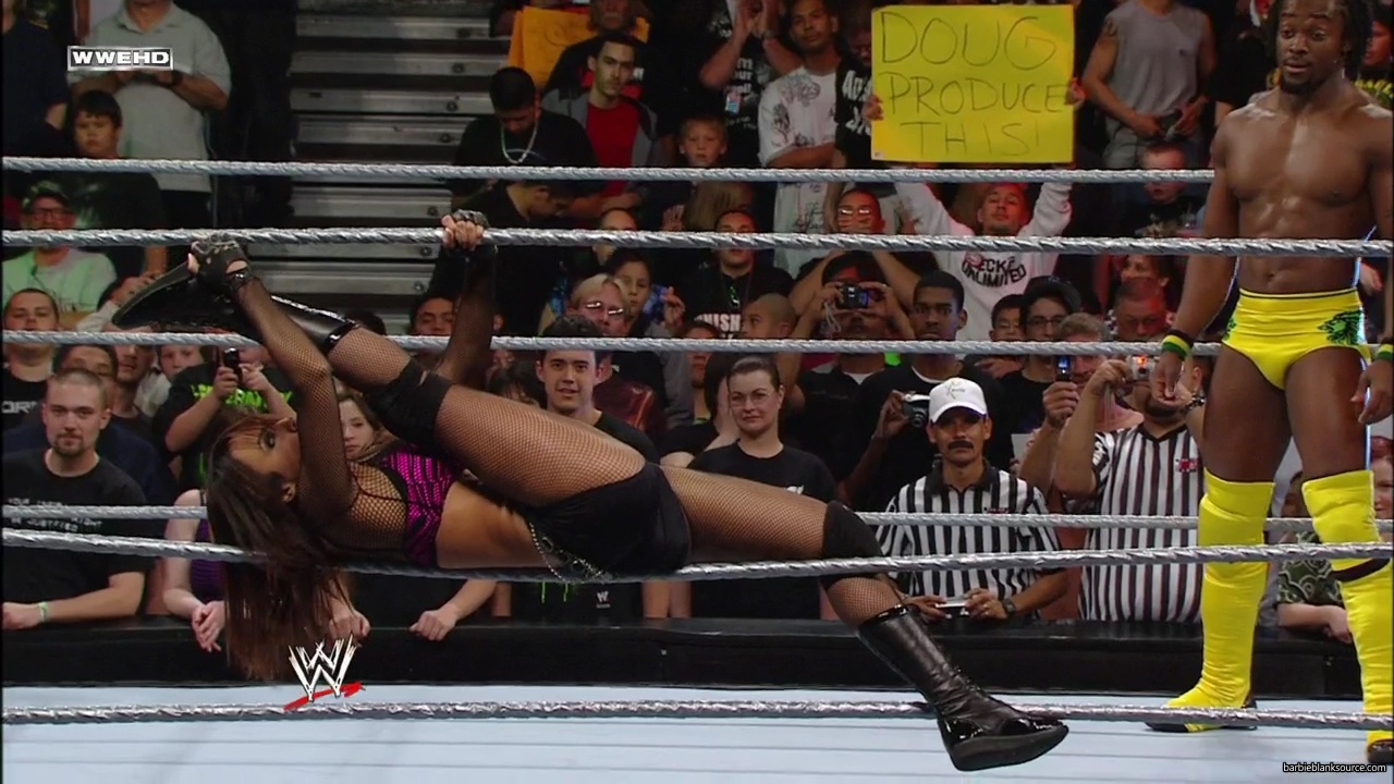 WWE_ECW_02_26_08_Kelly_Kofi_vs_Layla_Santino_mp42111.jpg