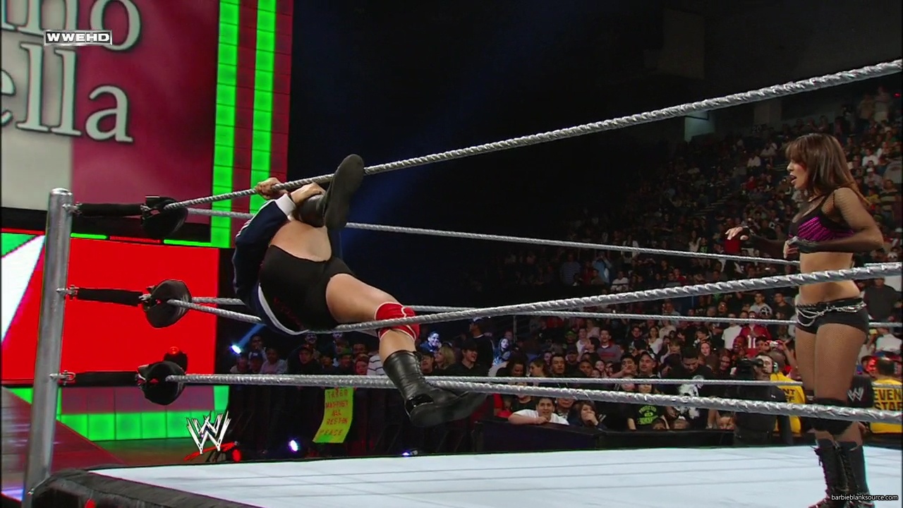 WWE_ECW_02_26_08_Kelly_Kofi_vs_Layla_Santino_mp42128.jpg