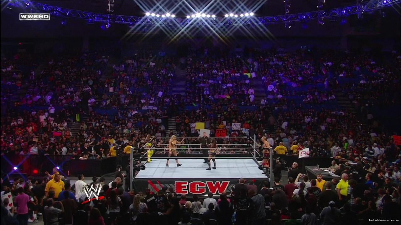 WWE_ECW_02_26_08_Kelly_Kofi_vs_Layla_Santino_mp42146.jpg