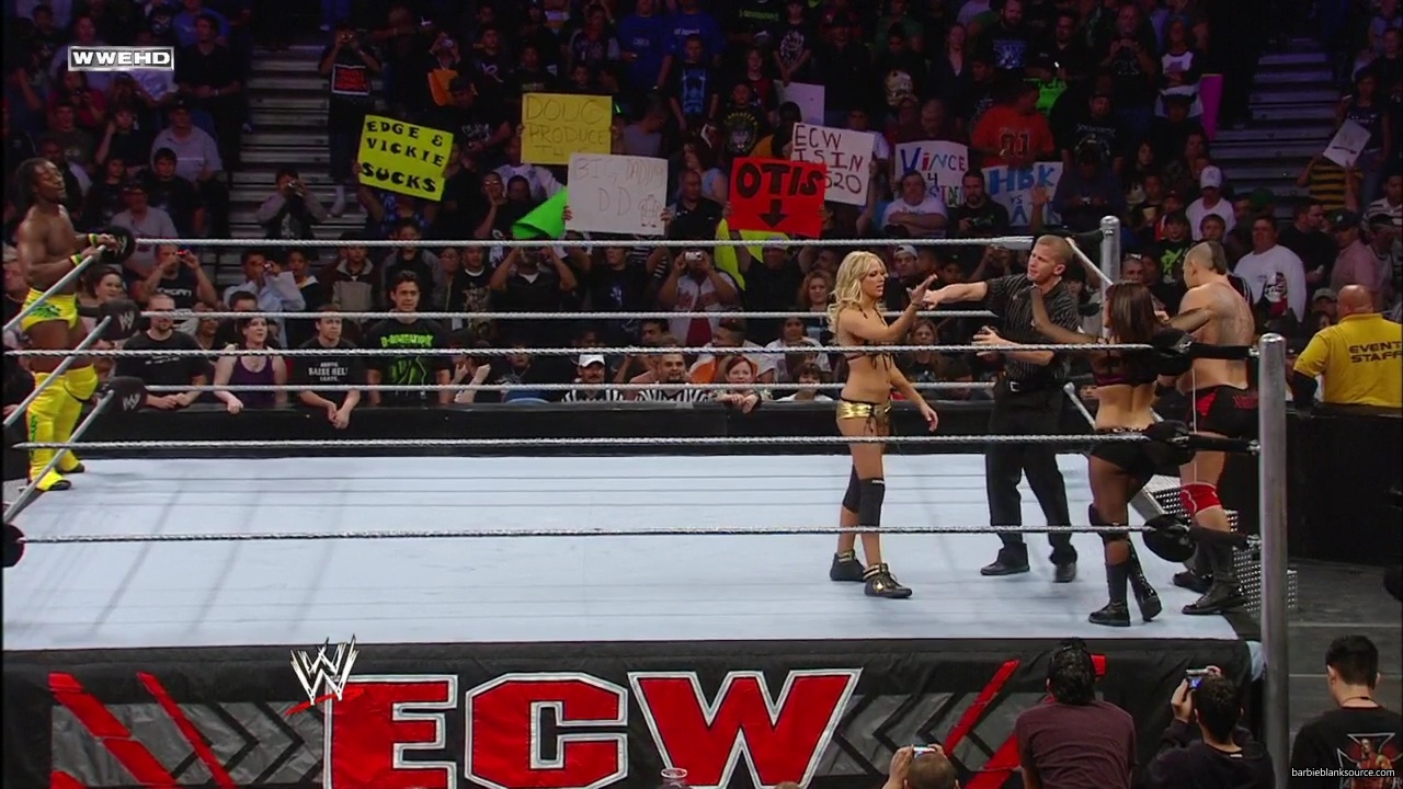 WWE_ECW_02_26_08_Kelly_Kofi_vs_Layla_Santino_mp42150.jpg