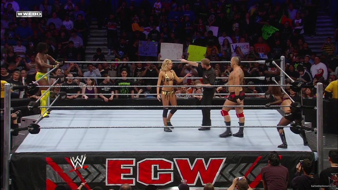 WWE_ECW_02_26_08_Kelly_Kofi_vs_Layla_Santino_mp42153.jpg