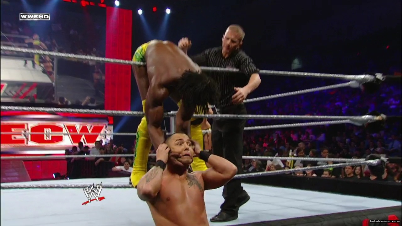 WWE_ECW_02_26_08_Kelly_Kofi_vs_Layla_Santino_mp42203.jpg