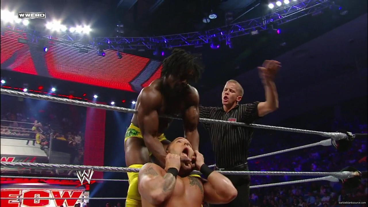 WWE_ECW_02_26_08_Kelly_Kofi_vs_Layla_Santino_mp42205.jpg