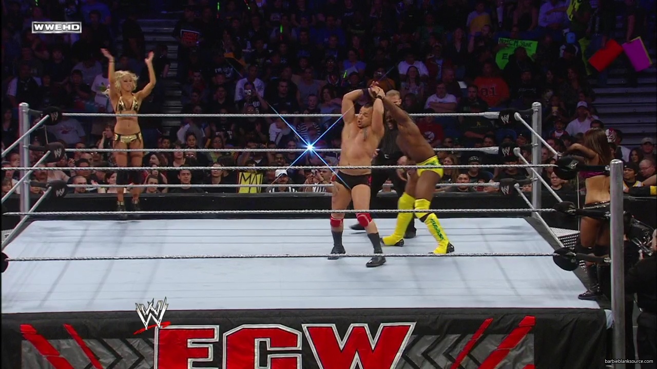 WWE_ECW_02_26_08_Kelly_Kofi_vs_Layla_Santino_mp42223.jpg