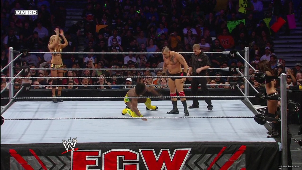 WWE_ECW_02_26_08_Kelly_Kofi_vs_Layla_Santino_mp42227.jpg
