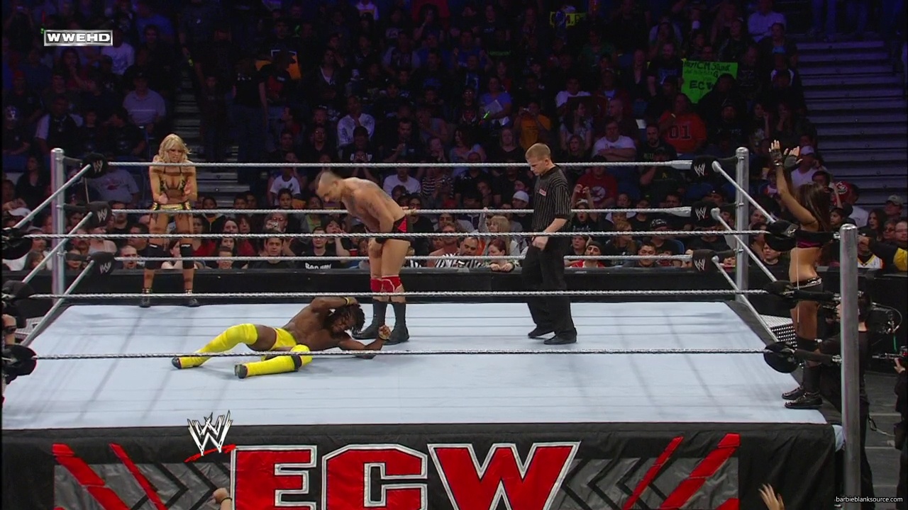 WWE_ECW_02_26_08_Kelly_Kofi_vs_Layla_Santino_mp42240.jpg