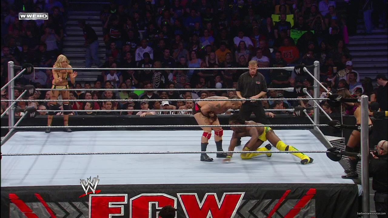 WWE_ECW_02_26_08_Kelly_Kofi_vs_Layla_Santino_mp42303.jpg