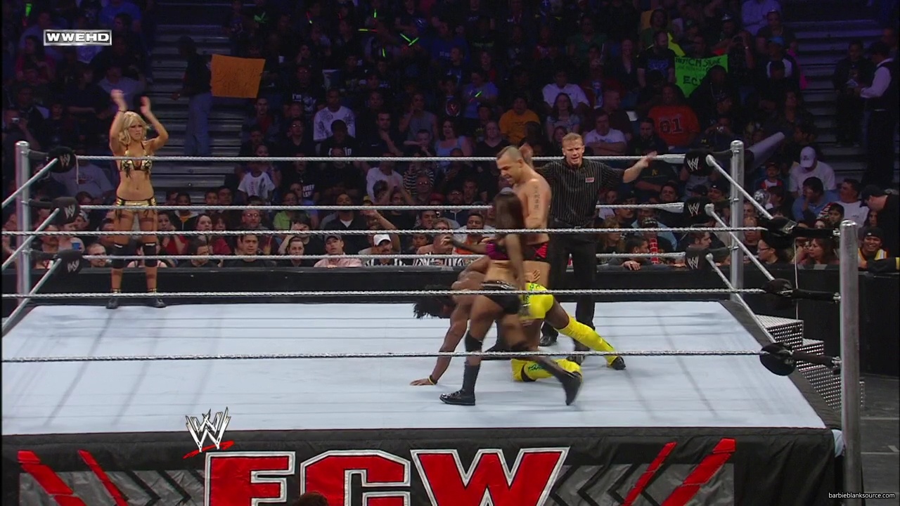 WWE_ECW_02_26_08_Kelly_Kofi_vs_Layla_Santino_mp42316.jpg