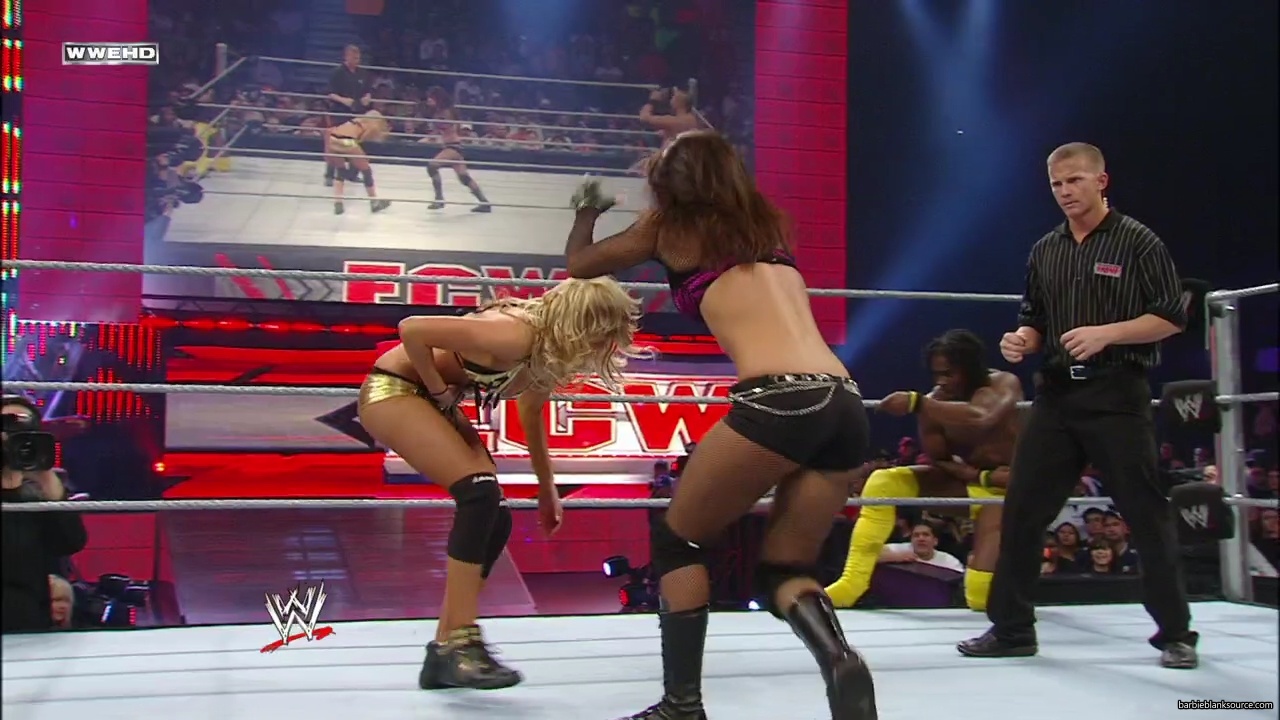 WWE_ECW_02_26_08_Kelly_Kofi_vs_Layla_Santino_mp42348.jpg