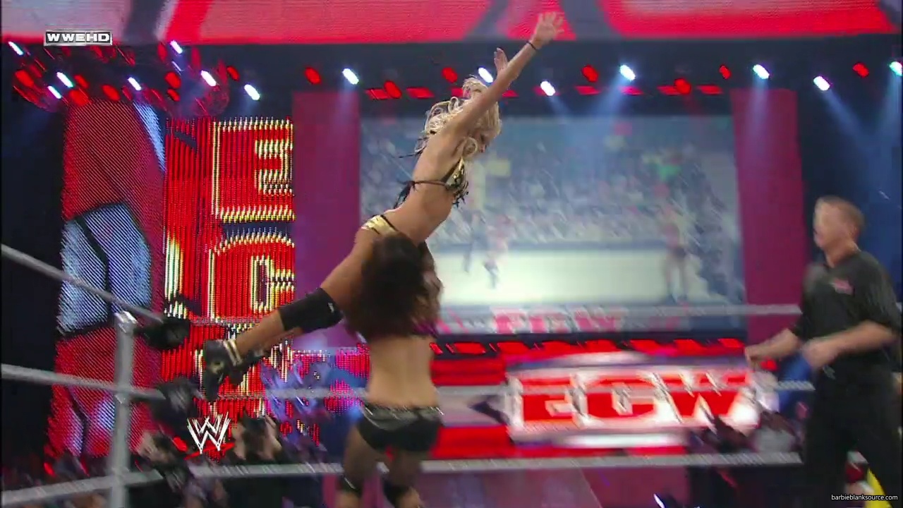 WWE_ECW_02_26_08_Kelly_Kofi_vs_Layla_Santino_mp42357.jpg
