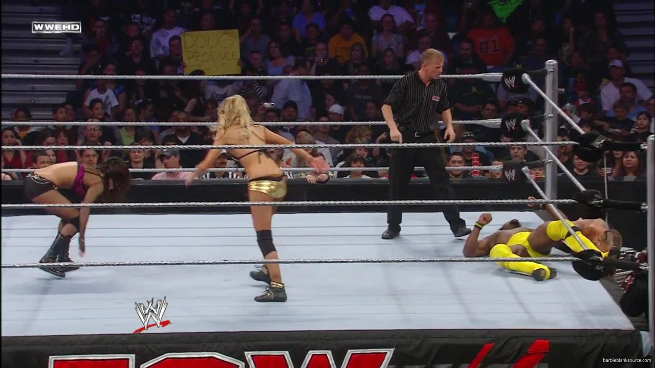WWE_ECW_02_26_08_Kelly_Kofi_vs_Layla_Santino_mp42367.jpg