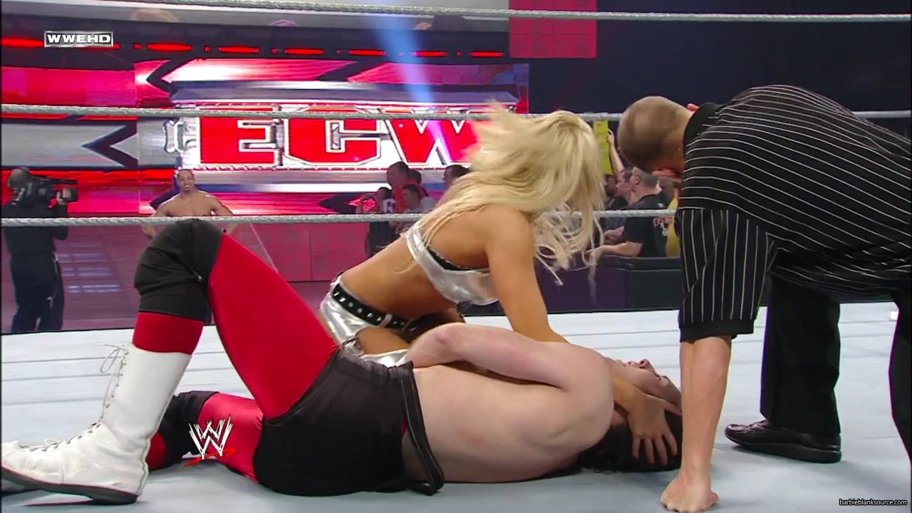 WWE_ECW_05_20_08_Colin_Kelly_vs_Knox_Layla_mp40282.jpg