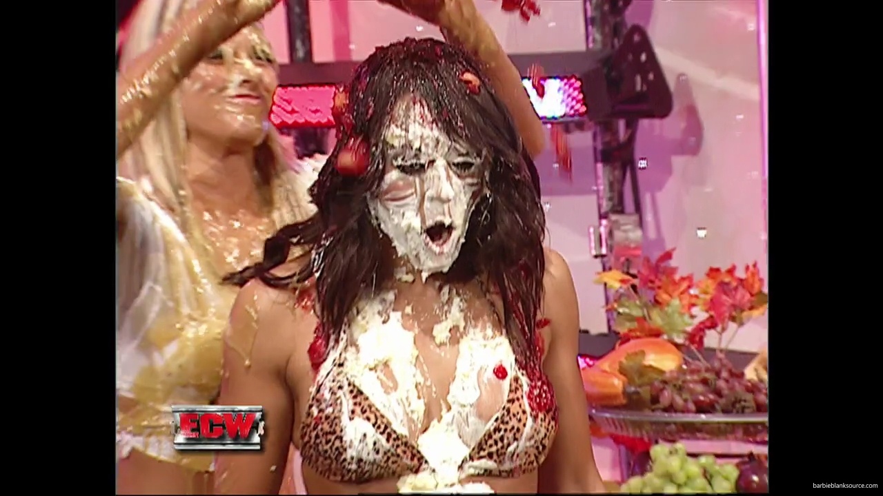 WWE_ECW_11_20_07_Kelly_Layla_Segment_mp41561.jpg