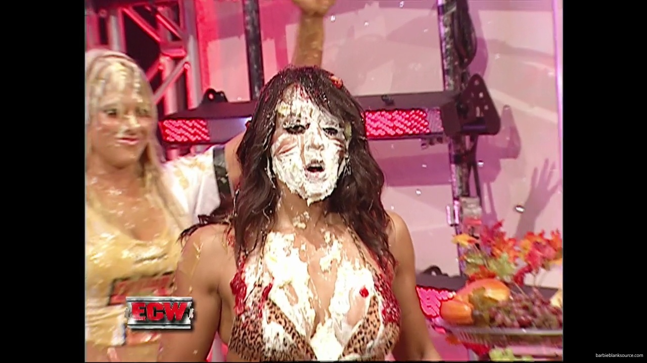 WWE_ECW_11_20_07_Kelly_Layla_Segment_mp41562.jpg