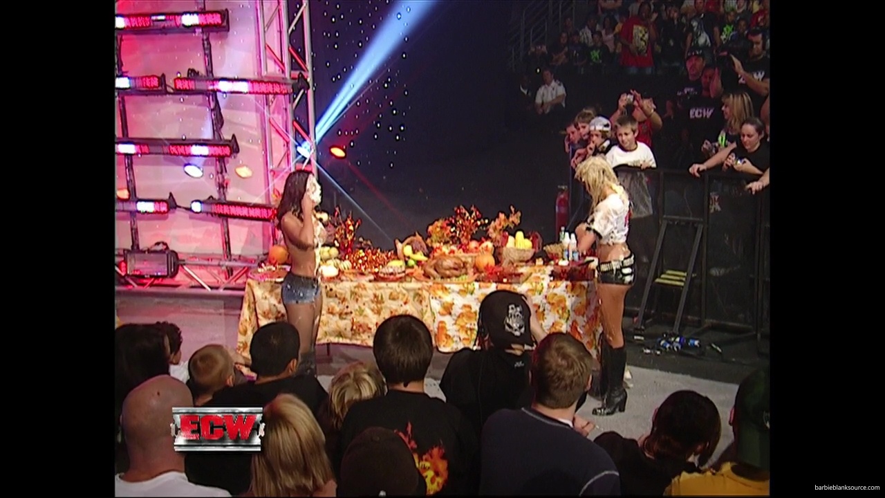 WWE_ECW_11_20_07_Kelly_Layla_Segment_mp41587.jpg