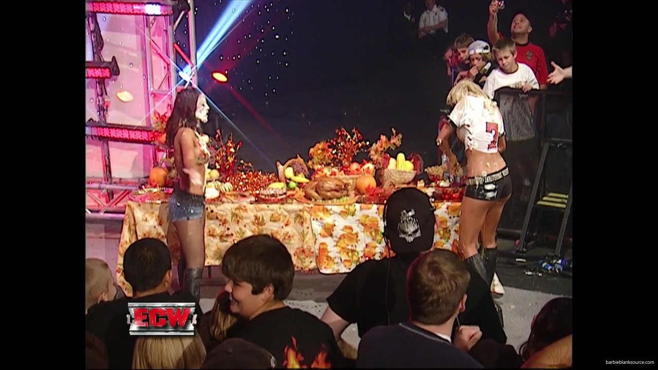 WWE_ECW_11_20_07_Kelly_Layla_Segment_mp41595.jpg